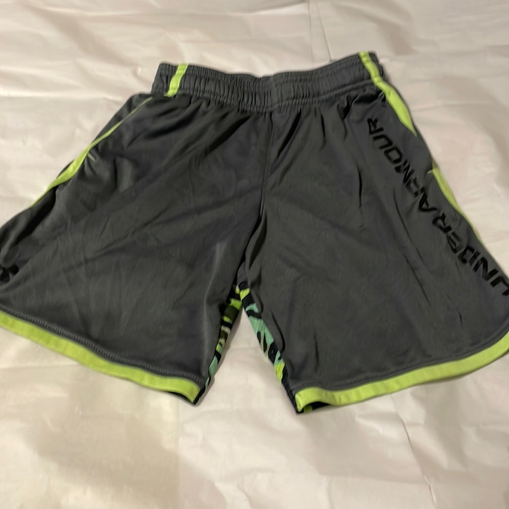 Boys under armour athletic shorts size s